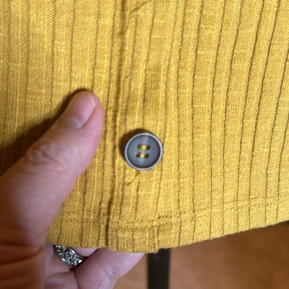 Forever 21 Off Shoulder Mustard Crop Top Size Small - Picture 4 of 6